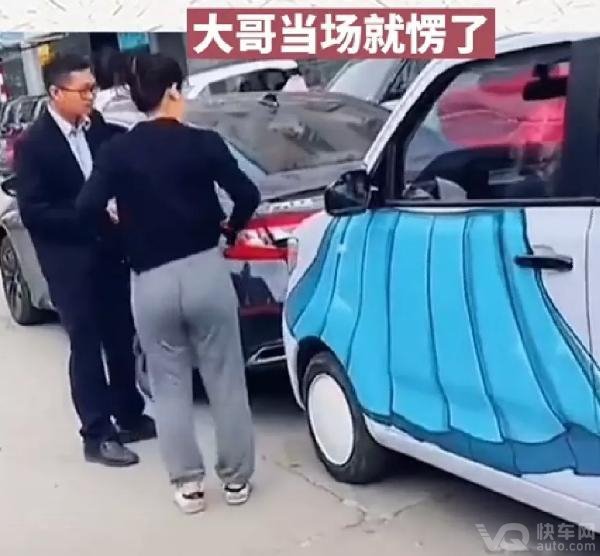 女子追尾后 质问前车司机为何刹车：急得直跺脚