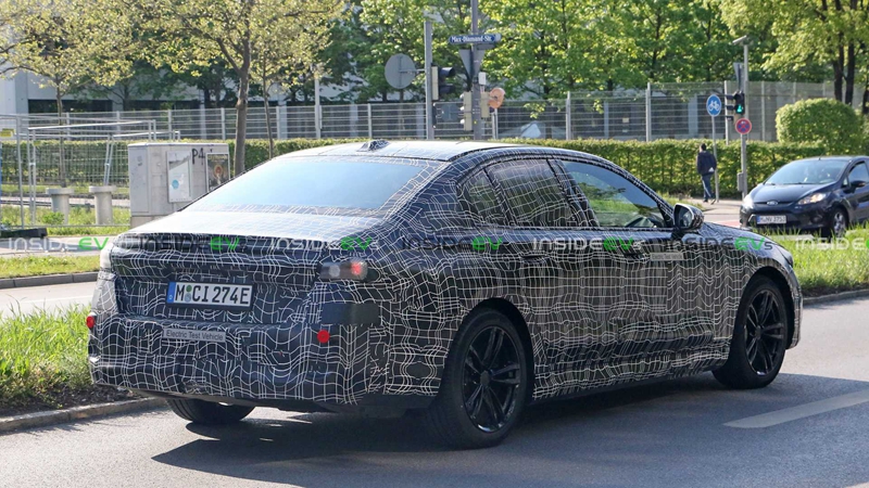 2024-bmw-i5-spy-photos (3)_.jpg