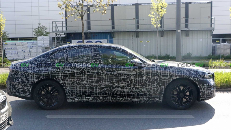 2024-bmw-i5-spy-photos (1)_.jpg