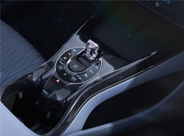 特斯拉Model 3“杀手” 比亚迪海豹内饰官图发布：优雅、运动