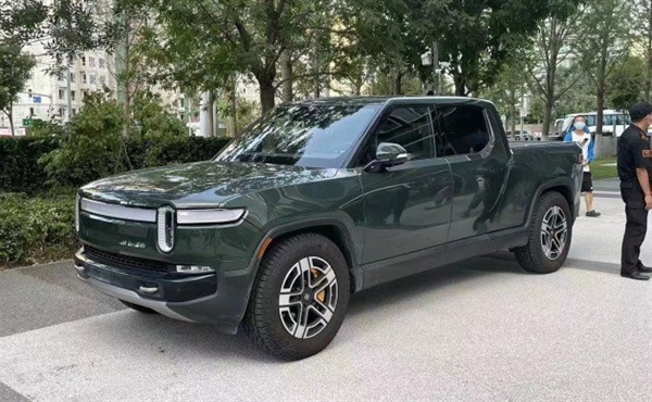 年轻人第一辆皮卡？“特斯拉杀手”Rivian R1T现身小米科技园