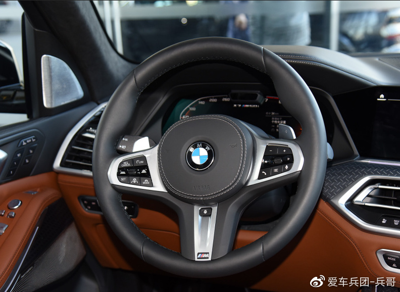 林肯领航员对比宝马X7,百万级豪华SUV怎么选?