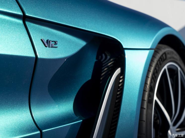 ˹١ V12 Vantage 2022 Roadster
