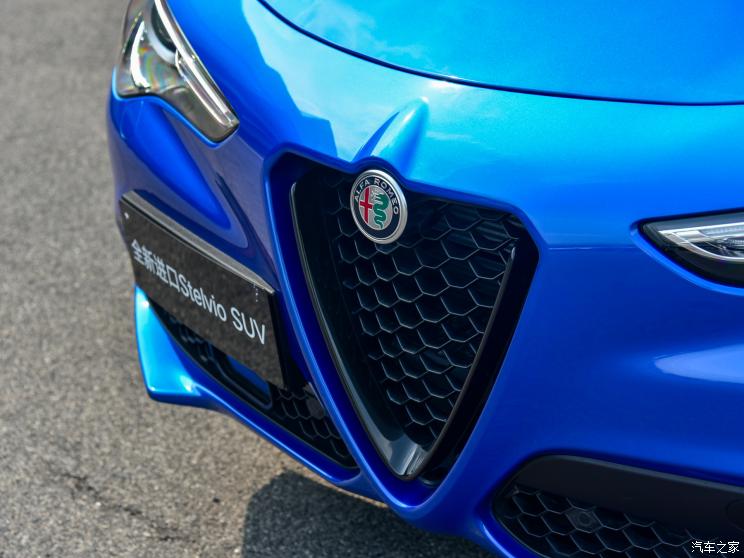 阿尔法·罗密欧 Stelvio 2022款 2.0T 280HP Veloce