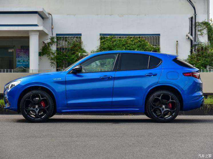 ŷ Stelvio 2022 2.0T 280HP Veloce