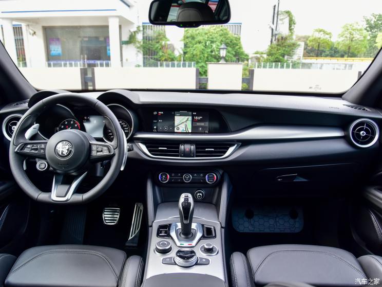 ŷ Stelvio 2022 2.0T 280HP Veloce
